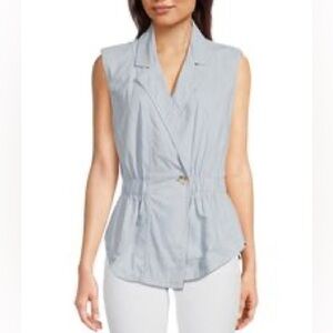 HABITUAL sleeveless blazer.